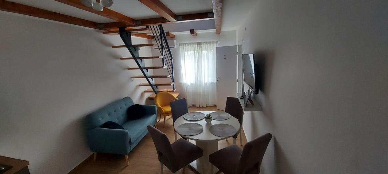 Apartments Lucky 로조박 외부 사진